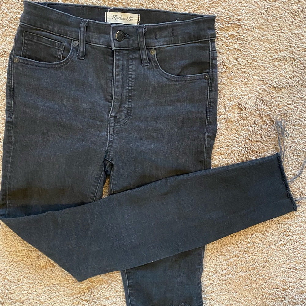 🥂Madewell 9” high rise black knee rip out